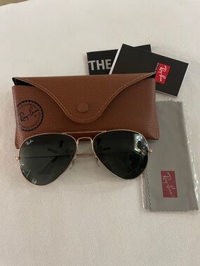Ray-Ban 
RB3025 Aviator Classic
